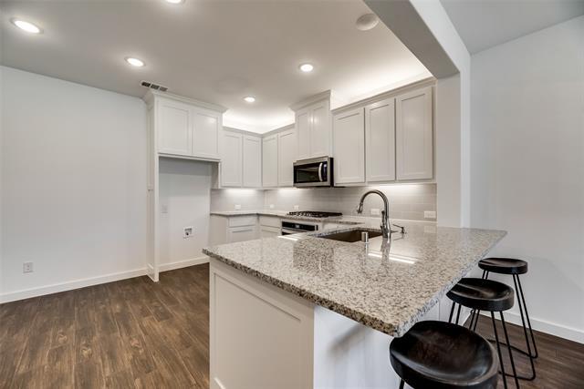 Building Photo - 208 Venice Ave