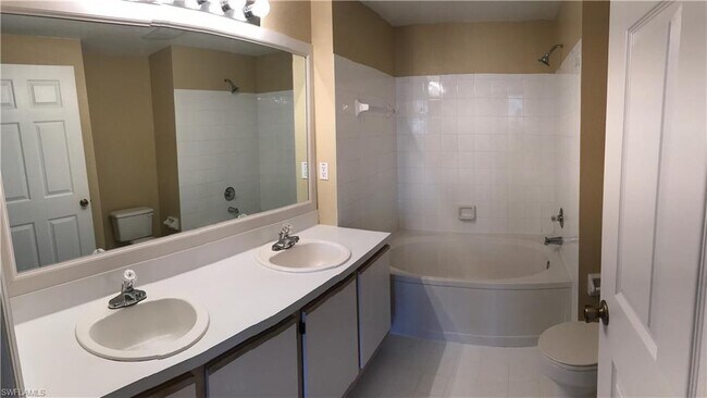 Building Photo - 6400 Aragon Way