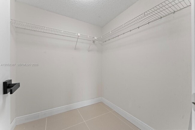 Building Photo - 430 Commodore Dr