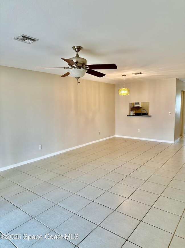 Building Photo - 335 Paradise Blvd