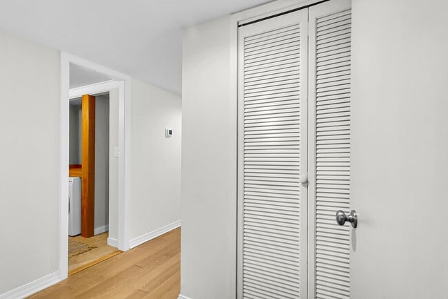 Building Photo - Downtown Charleston Living with Stunning Views