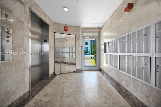Building Photo - 1345 West Dr