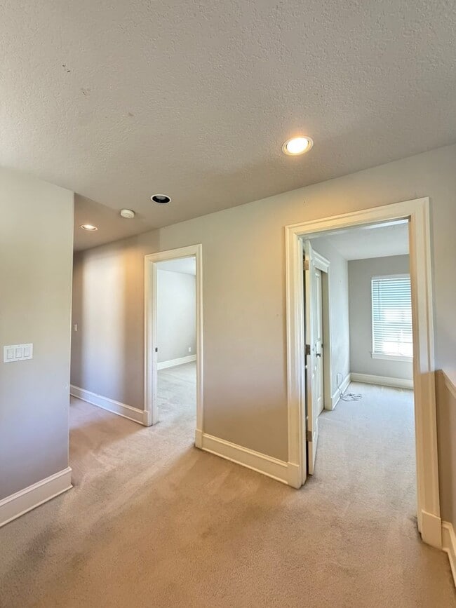 Building Photo - 17204 SW 136th Ave