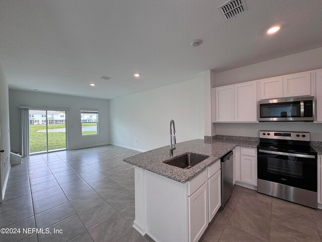 Building Photo - 39 Tidal Bch Ave