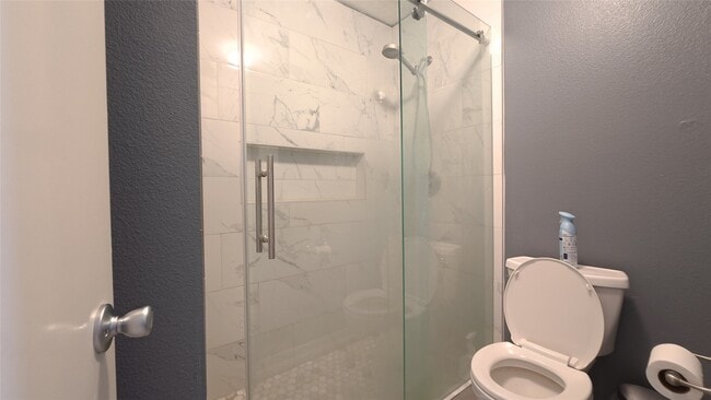 Building Photo - 2843 Oakland Brook St