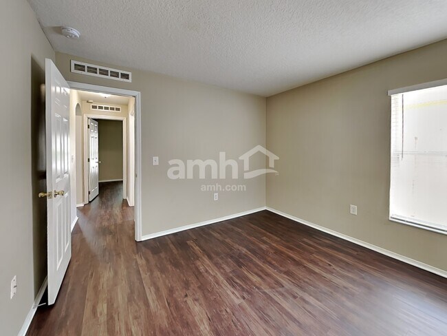 Building Photo - 2325 Ole Hickory Dr
