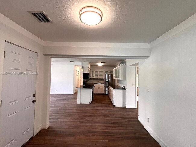 Building Photo - 6232 NW 15th Ct