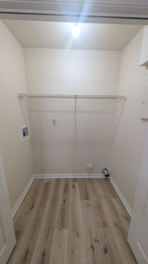 Building Photo - 2BR/1.5BA Renovated Townhome