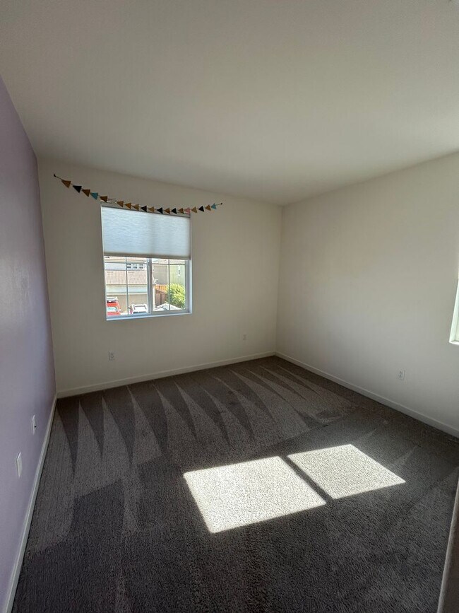 Building Photo - PET FRIENDLY