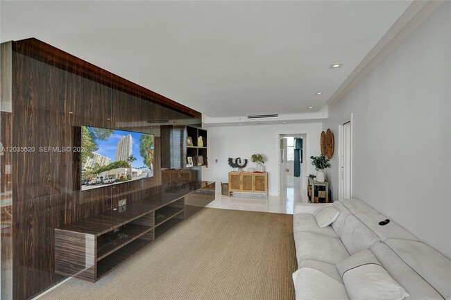 Building Photo - 800 Claughton Island Dr