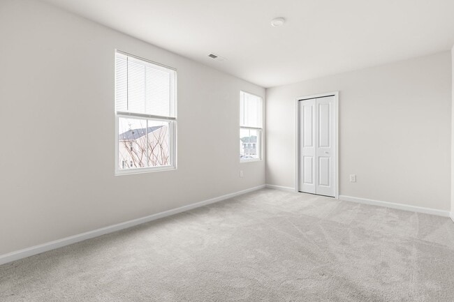 Building Photo - 4 Bed, 2.5 Bath, 2 Car Garage Near Everything in Durham!