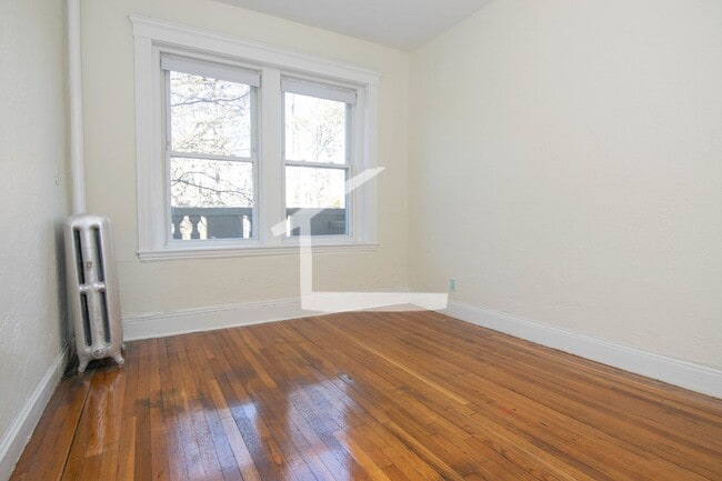 Building Photo - 9/1 No Fee! Split style 3BR w/balcony, heat inc!