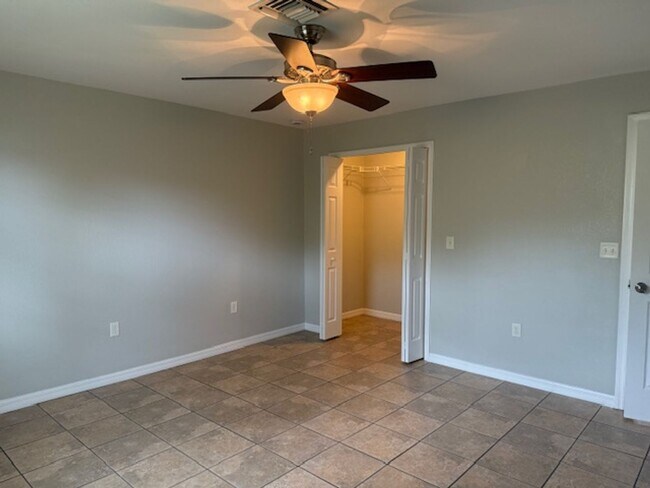 Building Photo - Spacious 3 Bed / 2 Bath Home in the Heart ...
