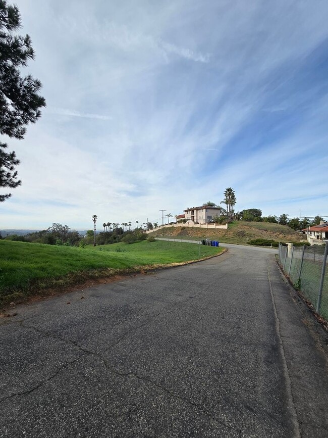 Building Photo - 3-Bedroom Home with Indoor Laundry and Ocean View