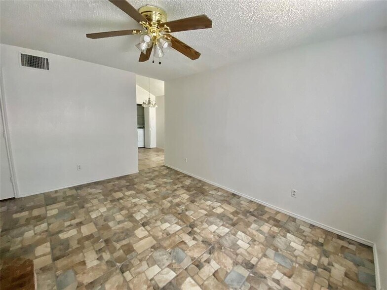 Building Photo - 113 Myers Dr