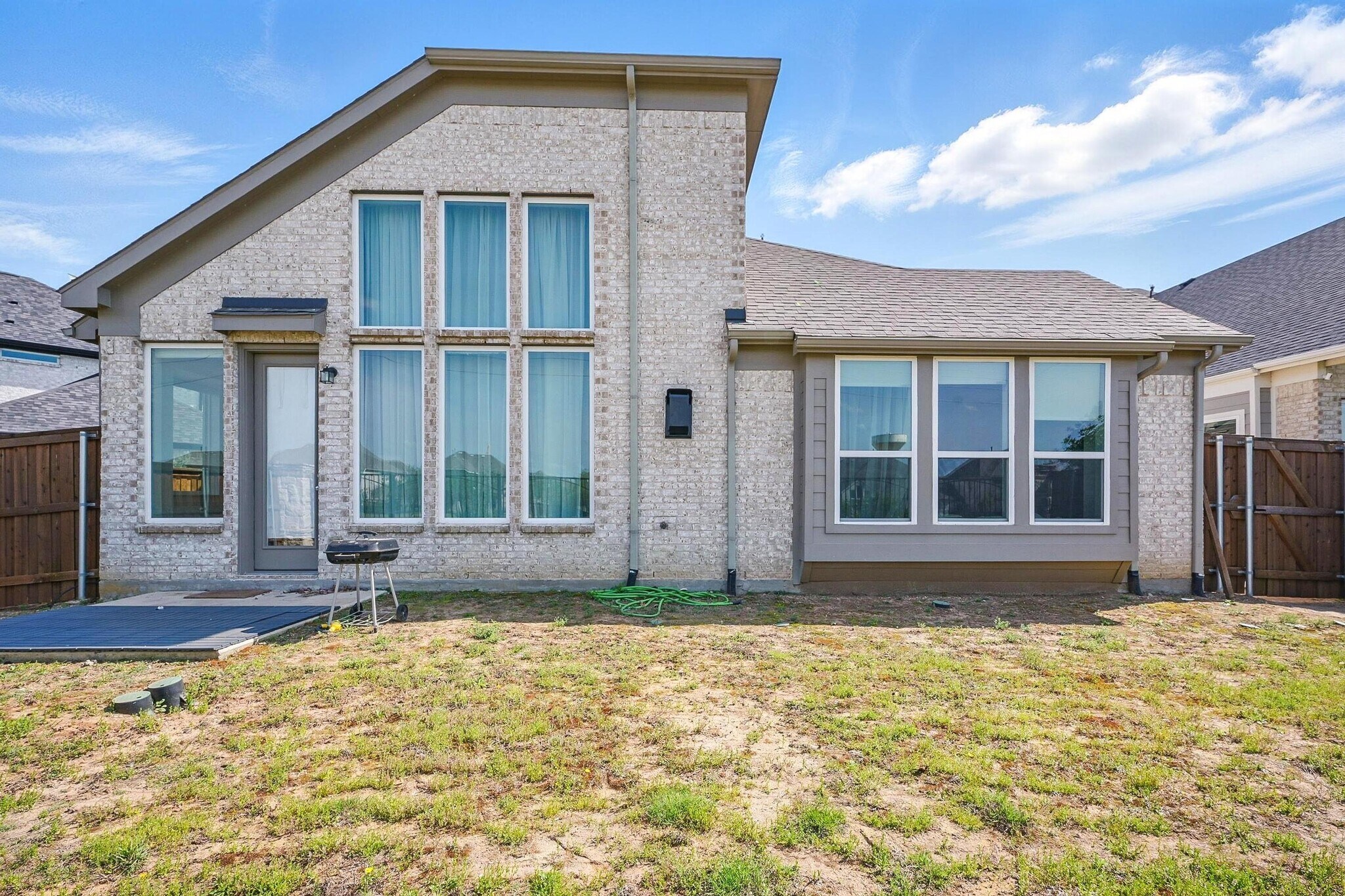 Building Photo - 3010 Barefoot Ln