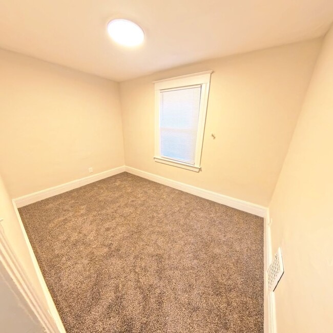 Building Photo - 308-310-310 Crosman Terrace