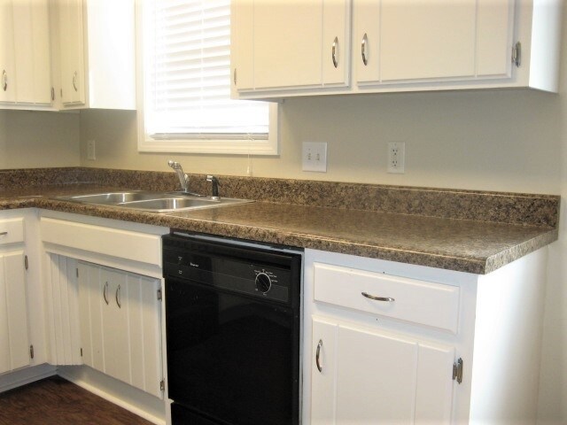Building Photo - 1431 Tuffnell Dr