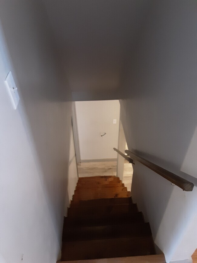 Building Photo - 32 Highland Dr