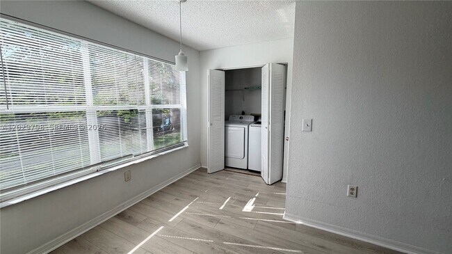 Building Photo - 13060 Vista Isles Dr