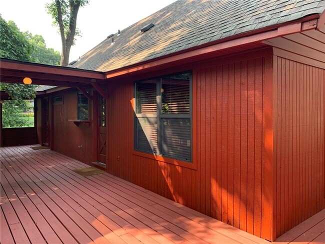 Building Photo - 406 S 37th St