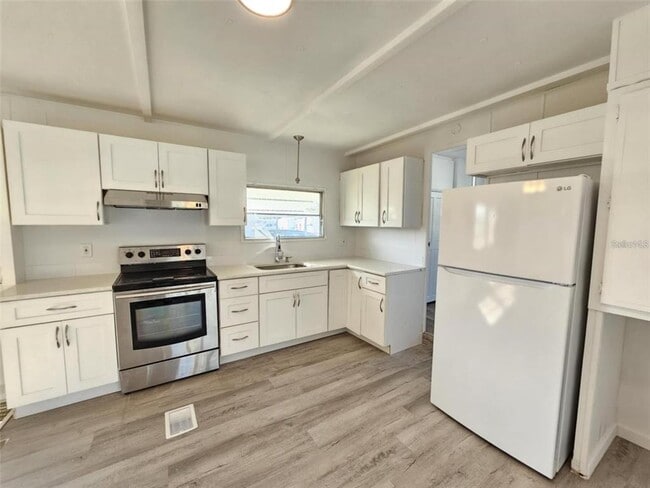 Building Photo - 321 3rd St Dr W