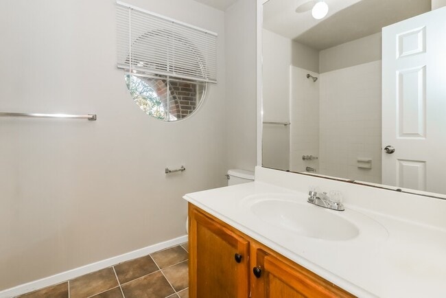 Building Photo - 17806 Oakland Mills Dr