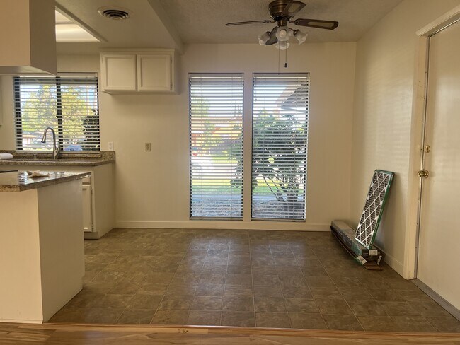 Building Photo - 800 Andrew Dr