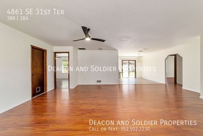 Building Photo - 4861 SE 31st Terrace