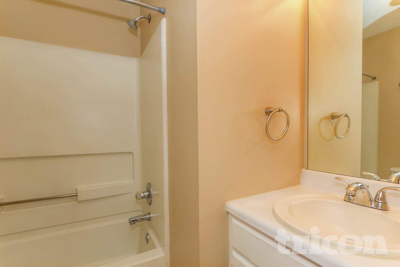 Building Photo - 1318 N Hampton Dr