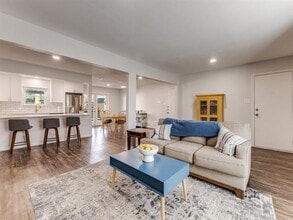 Building Photo - 6037 Sandhurst Ln