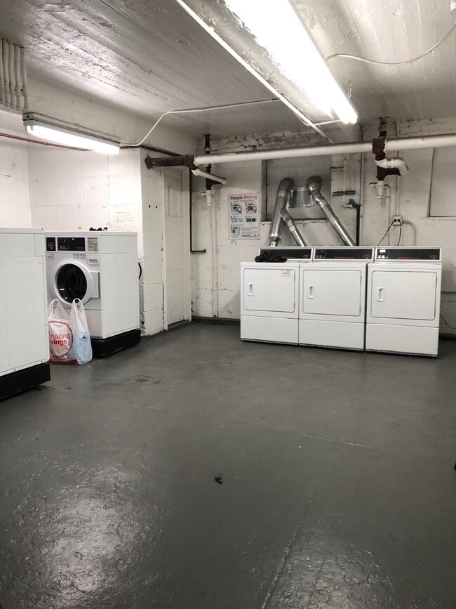 Building Photo - 10-12 Nameoke St