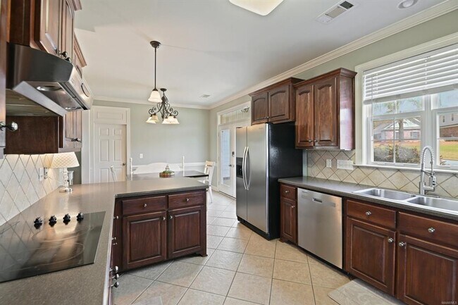 Building Photo - 401 Clear Creek View