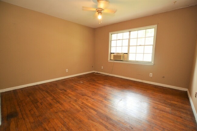 Building Photo - Shelby Street Triplex