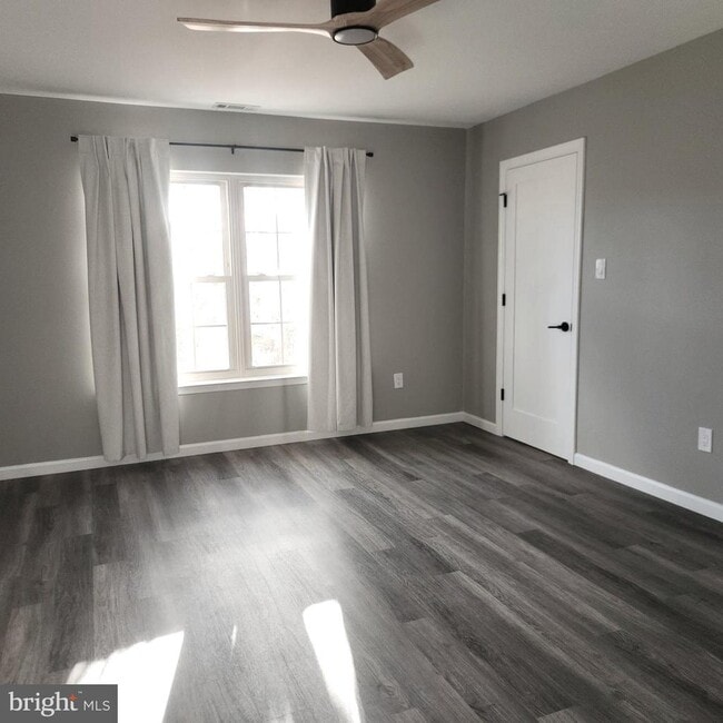 Building Photo - 16 Pickwick Pl