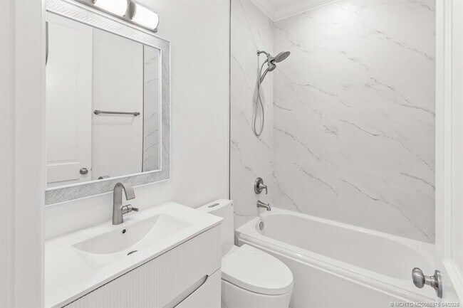 Building Photo - 47 SW Osceola St