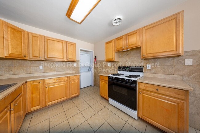 Building Photo - 6574 Valley Dr