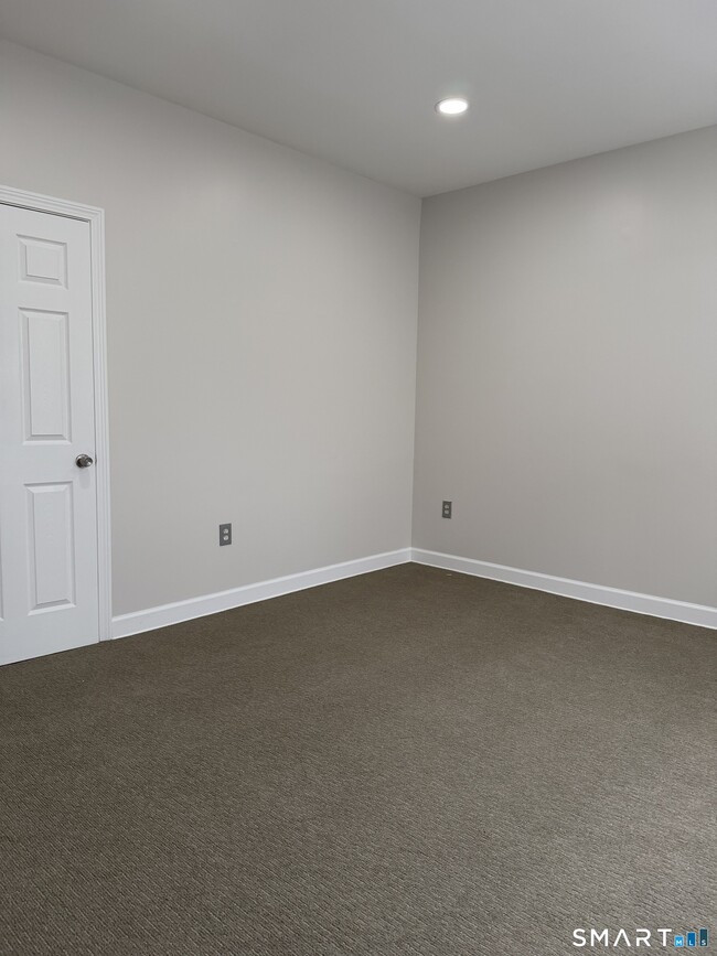 Building Photo - 162-164-164 Martin St