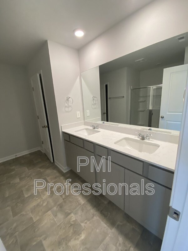 Building Photo - 4140 Feetham Dr