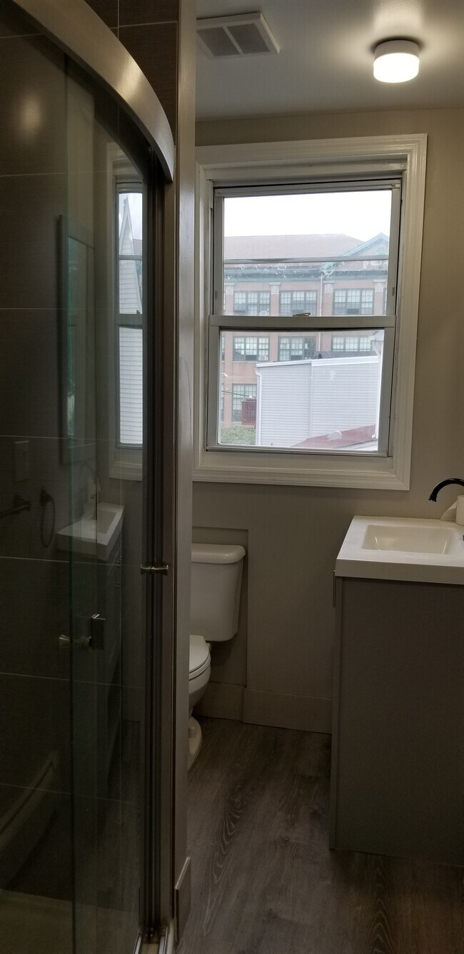 Building Photo - 298 Ivy Street