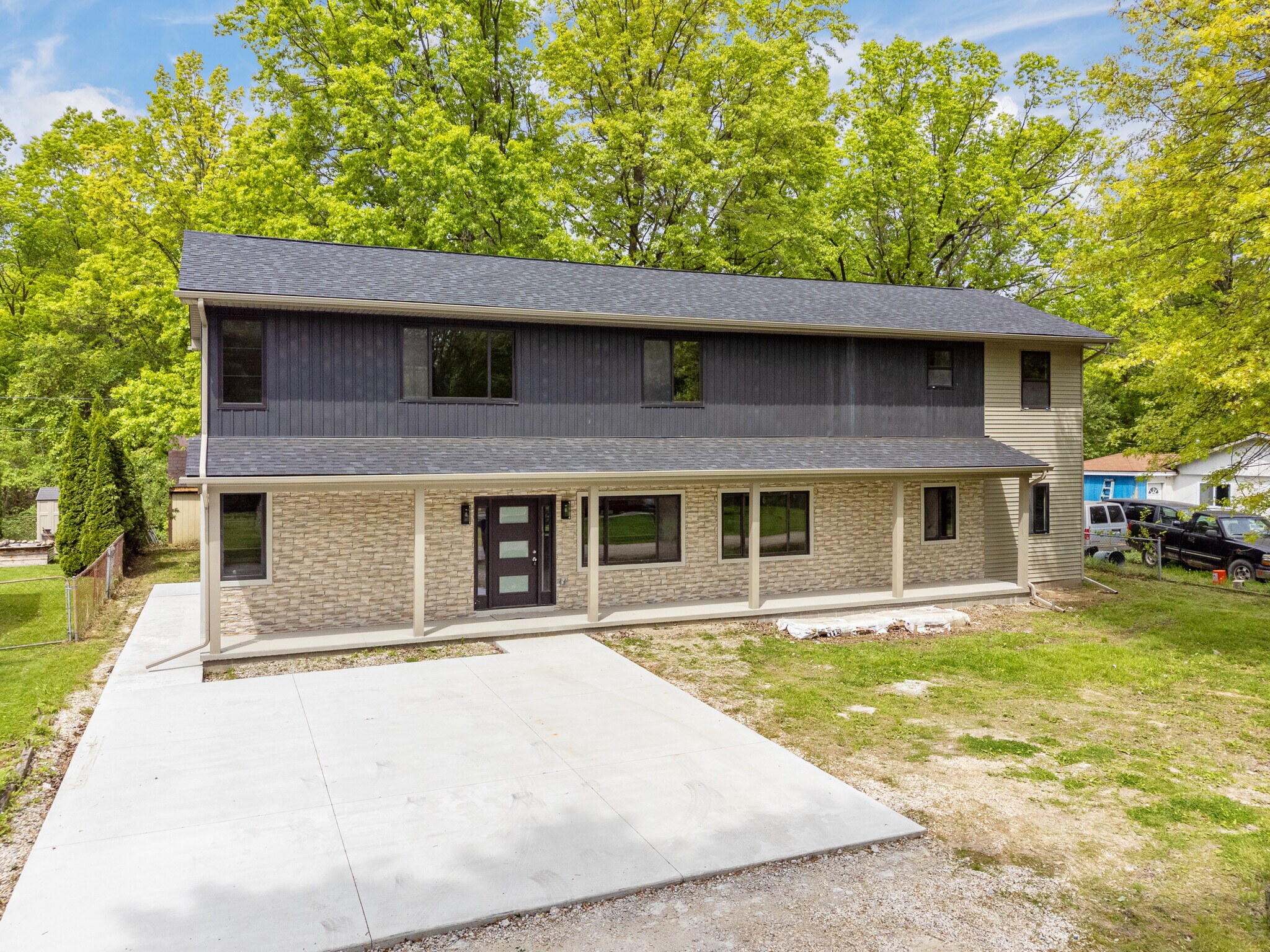Building Photo - 7598 Lake Park Rd