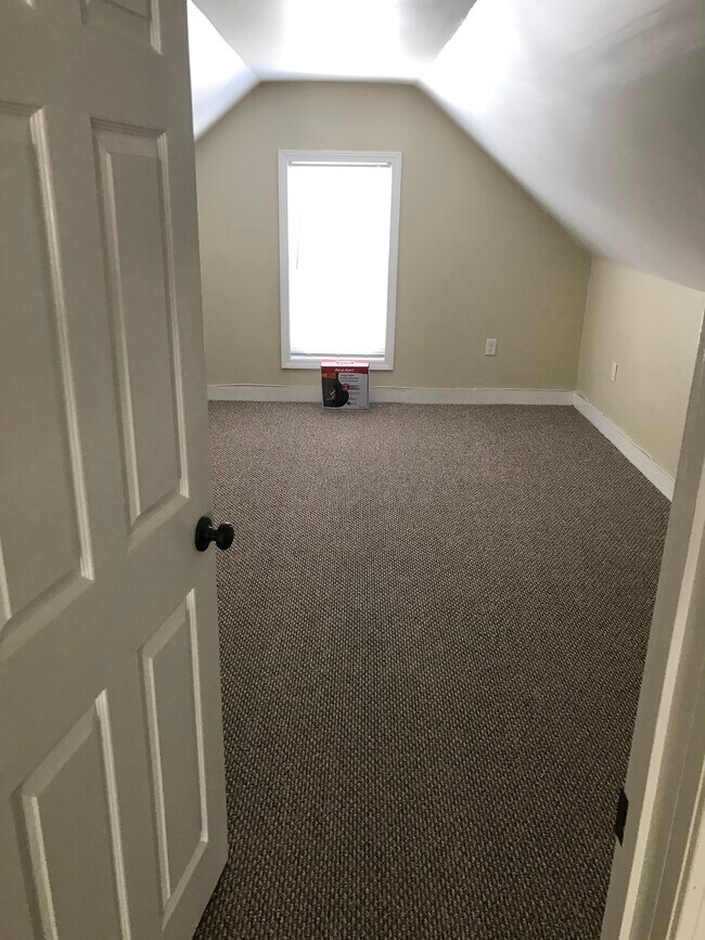 BR 3 - 1224 Lawrence St