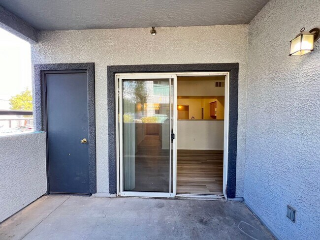 Building Photo - Sweet condo on the first leve