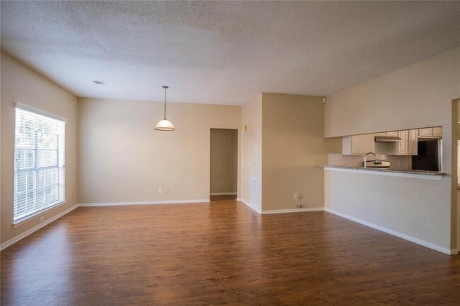 Building Photo - 3207 Rimrock Dr