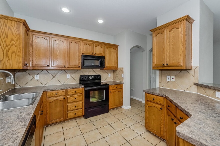 Building Photo - 6357 Claire Dr