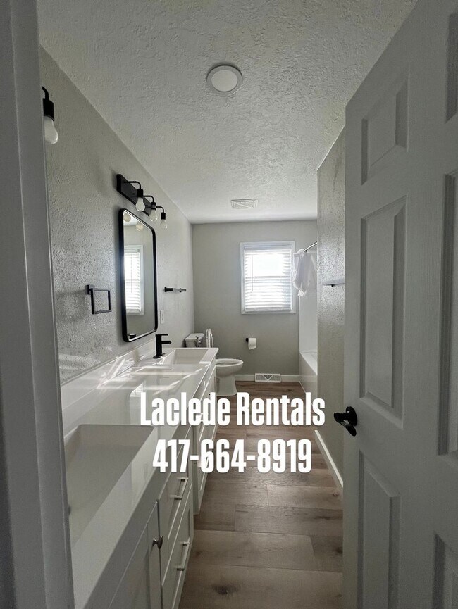 Building Photo - 3 Bedroom 2 Bathroom House