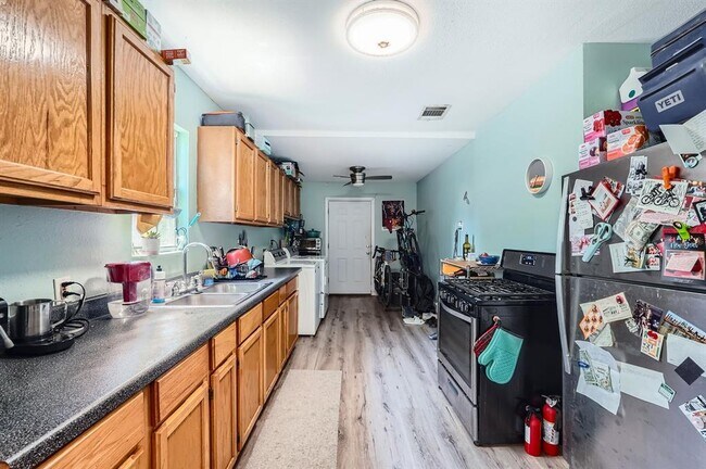 Building Photo - 5605 Tura Ln