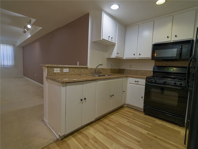 Building Photo - 160 S Hudson Ave