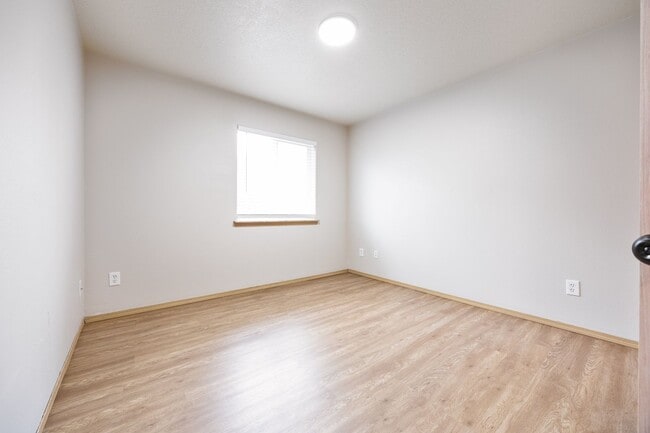 Building Photo - 5Bed/2.5 Bath home available in SE Portland