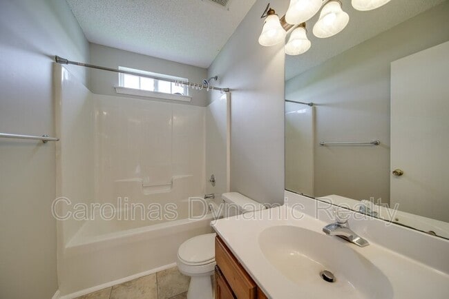 Building Photo - 120 Lantana Dr